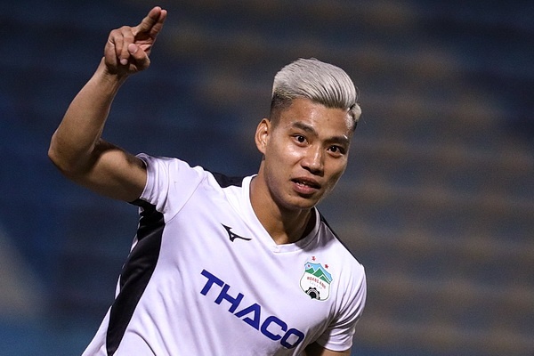 Van Thanh va cuoc dau tay ba o tuyen Viet Nam hinh anh