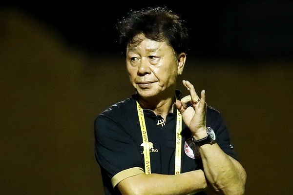 HLV Han Quoc 'het phep' o doi TP.HCM hinh anh