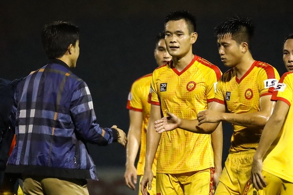 CLB Thanh Hoa tru hang som 3 vong hinh anh