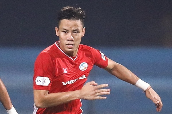 Ngoc Hai va Tien Dung phoi hop khien doi thu nhan phat den hinh anh