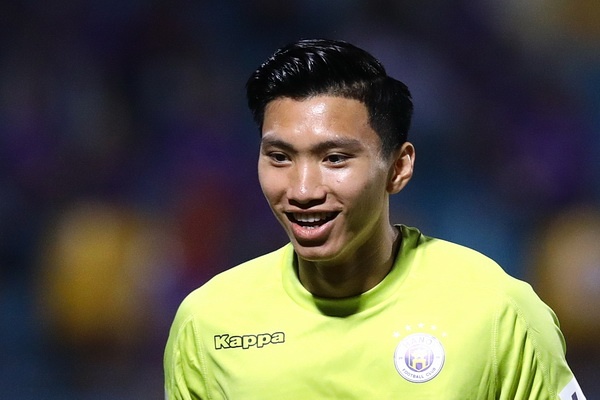 Van Hau tro lai V.League sau hon mot nam hinh anh