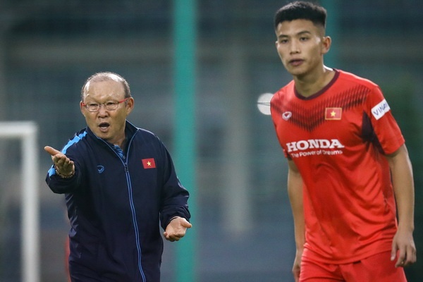 HLV Park: 'Nhin vao mat nhau thi moi chuyen bong duoc chu' hinh anh
