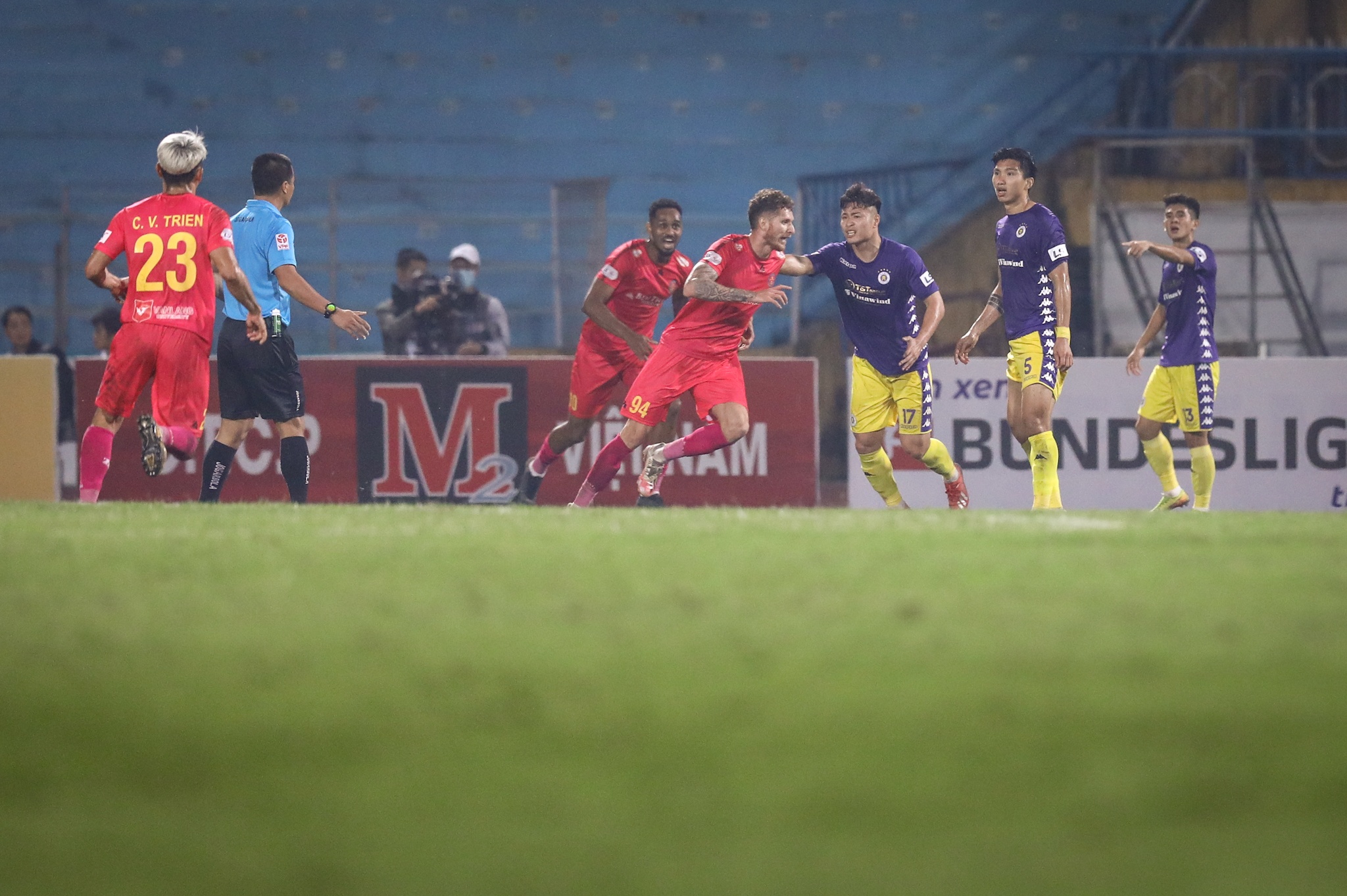 CLB Ha Noi trong tai anh 1