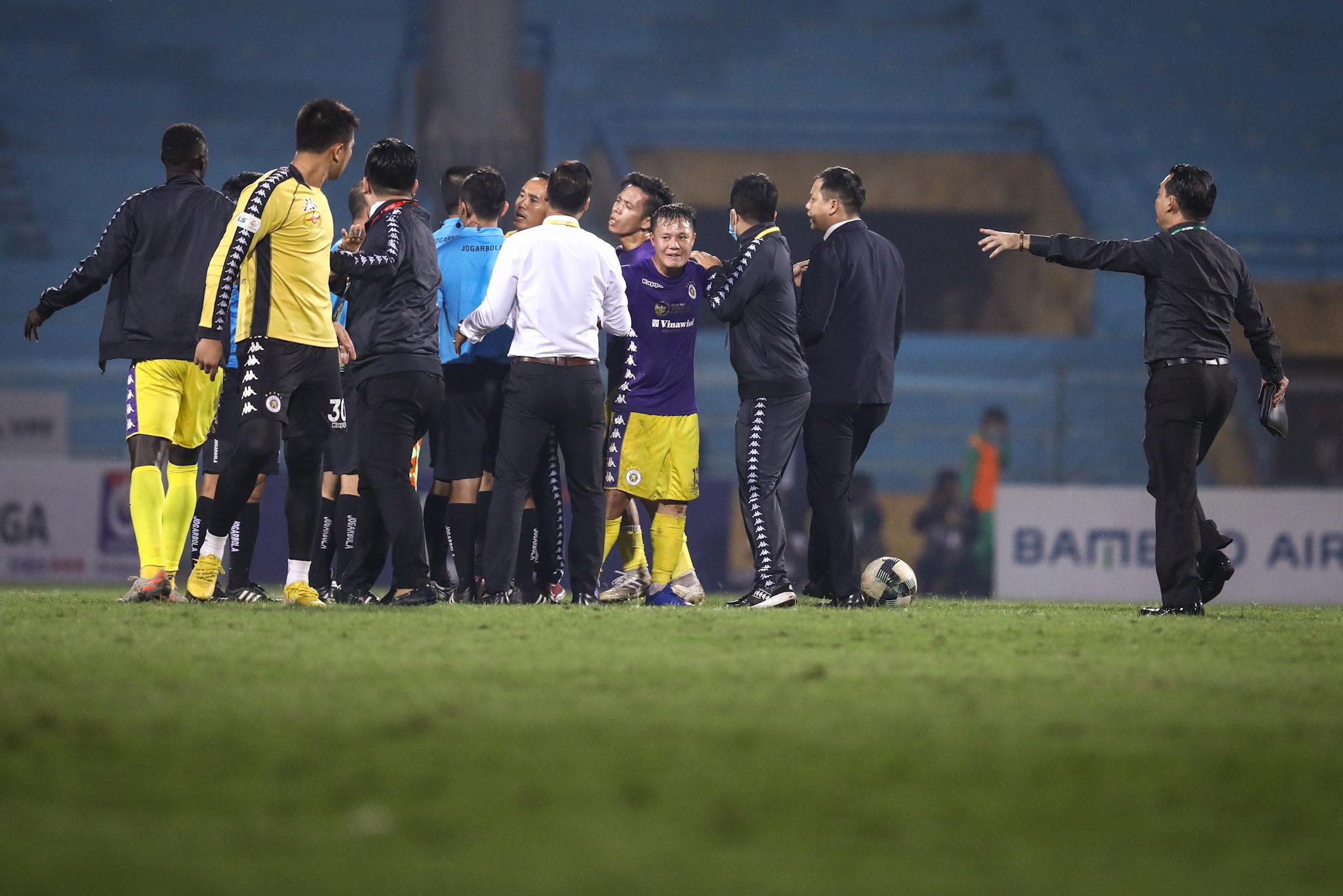 CLB Ha Noi trong tai anh 7