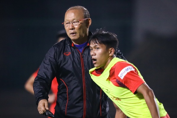 Thay Park keo ao sao HAGL, bat tap lai o U22 Viet Nam hinh anh