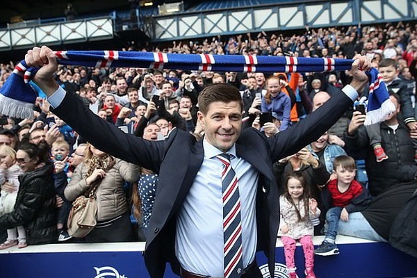 Gerrard tiep tuc tao danh tieng khi dan dat Rangers hinh anh