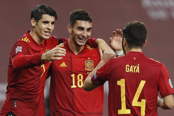 Con dia chan cua tuyen Tay Ban Nha va rieng Ferran Torres hinh anh