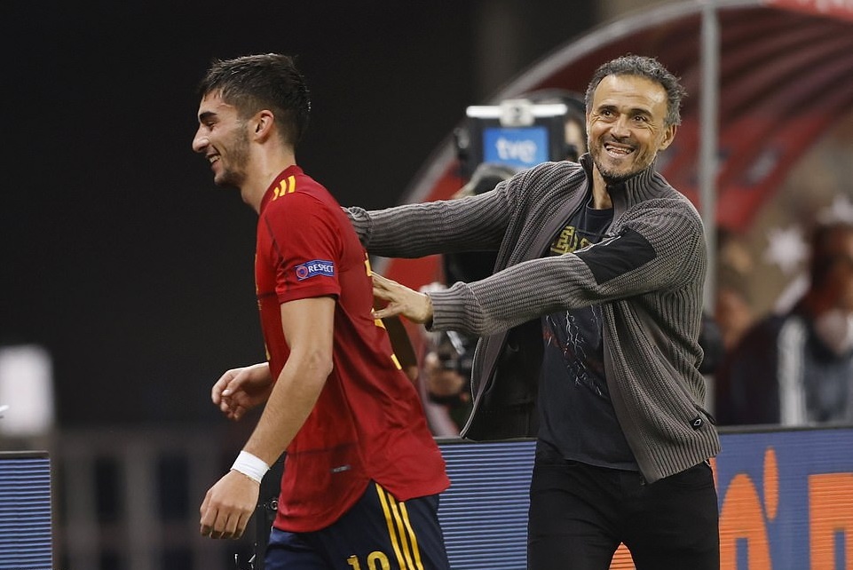 Torres Tay Ban Nha anh 2