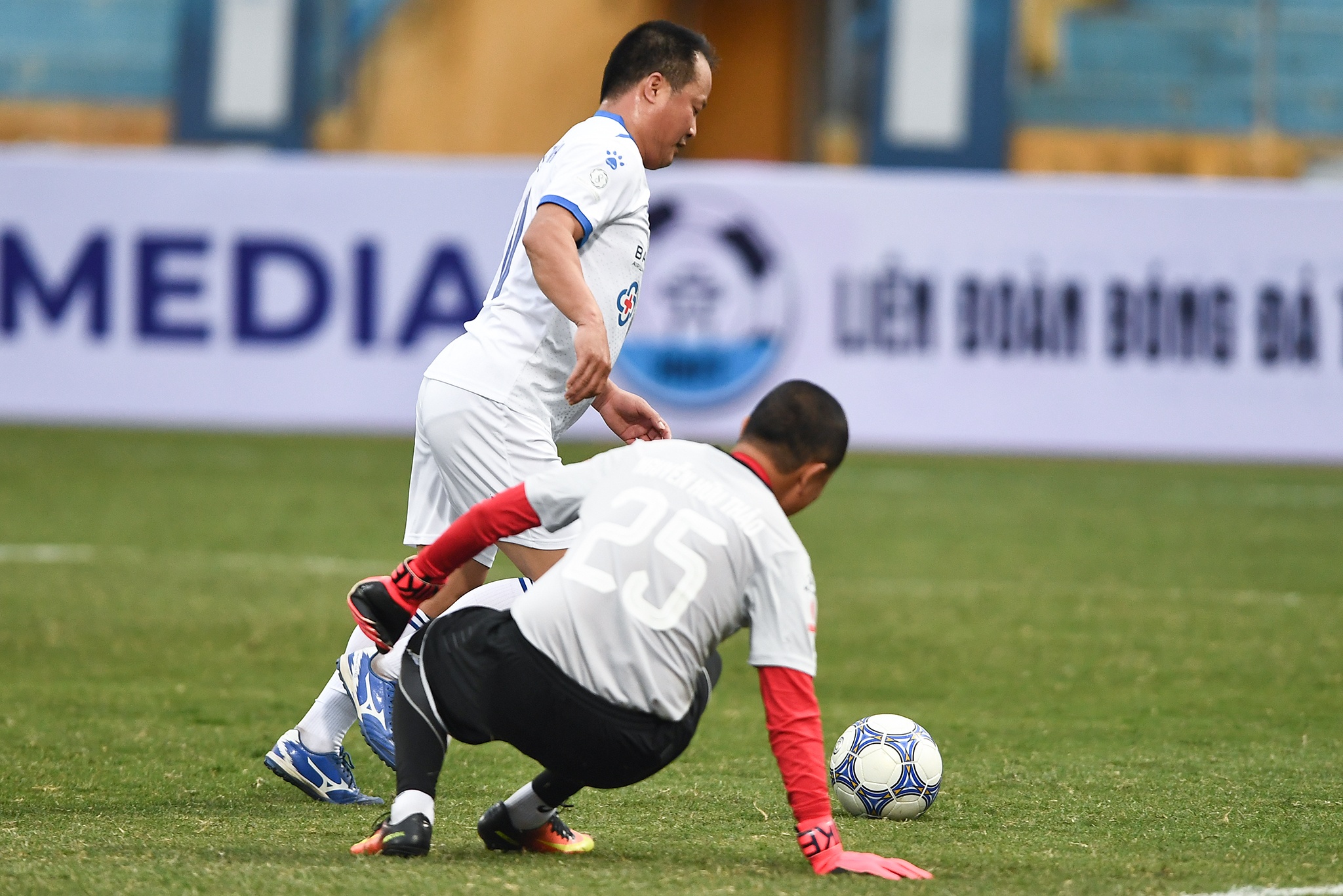 The he vang AFF Cup 1998 anh 12