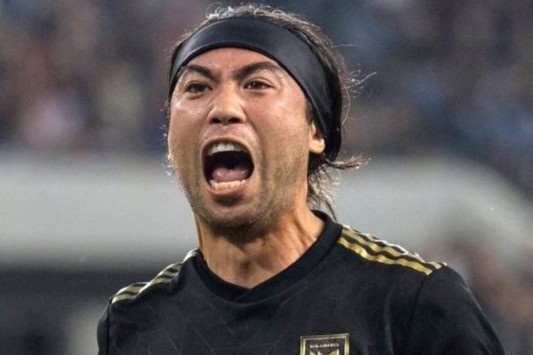 'Lee Nguyen khong hay bang nhieu ngoai binh' hinh anh