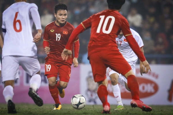 Cong Phuong suyt lam hong ban thang cua Quang Hai hinh anh