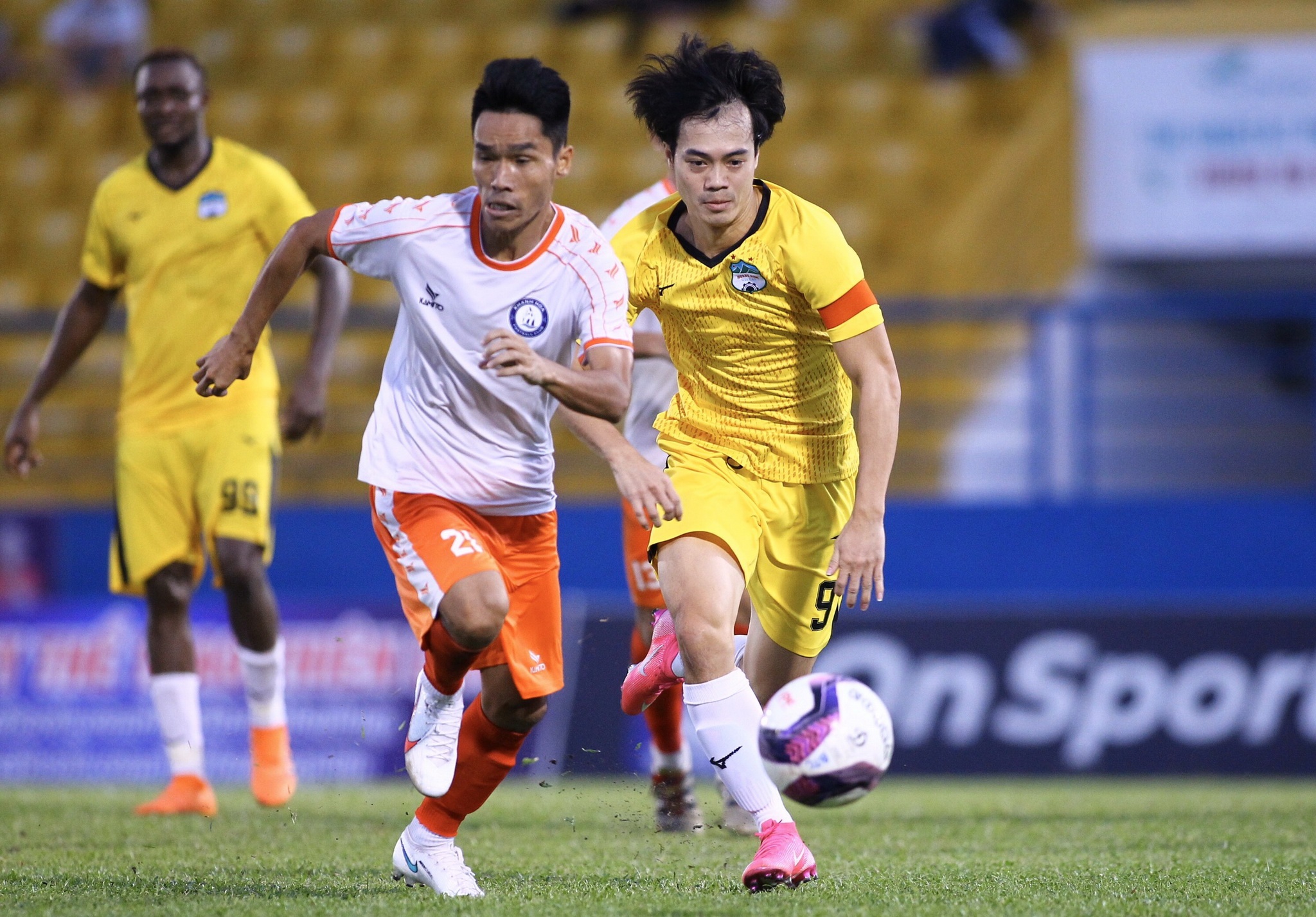 Van Toan HAGL Kiatisak anh 1