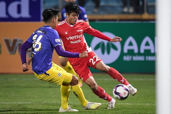 Huu Thang tro ve CLB Viettel nho toa sang truoc tuyen Viet Nam hinh anh