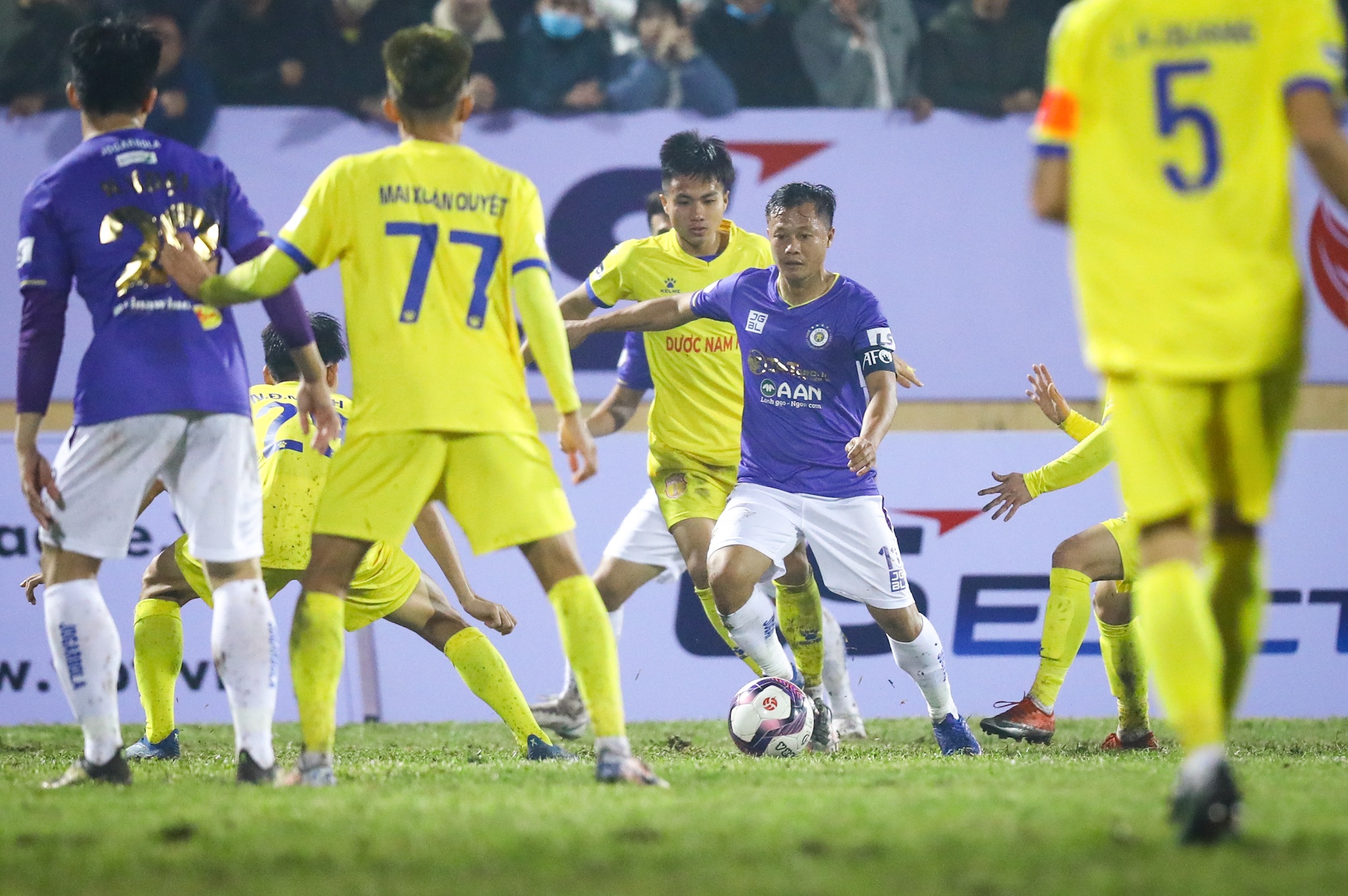 4 Qua bong vang khong cuu Ha Noi anh 6