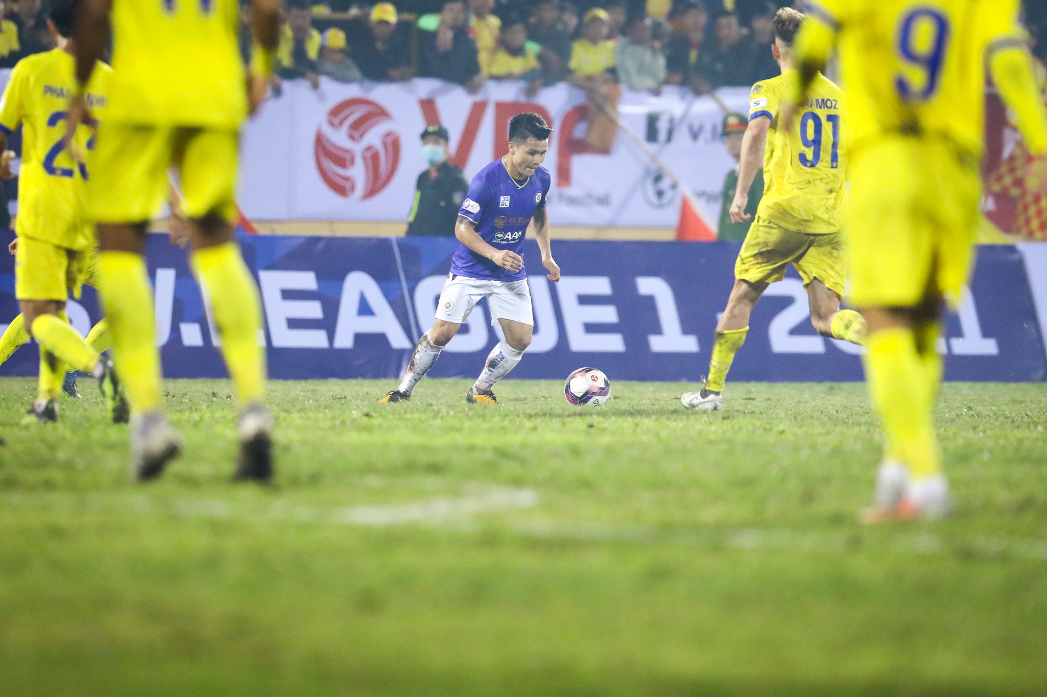 4 Qua bong vang khong cuu Ha Noi anh 7