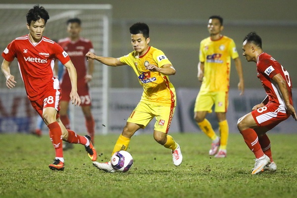 Cuu cau thu Olympic Viet Nam toa sang truoc doi vo dich V.League hinh anh