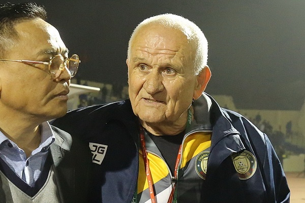 HLV nguoi Serbia xin giam luong o Thanh Hoa hinh anh