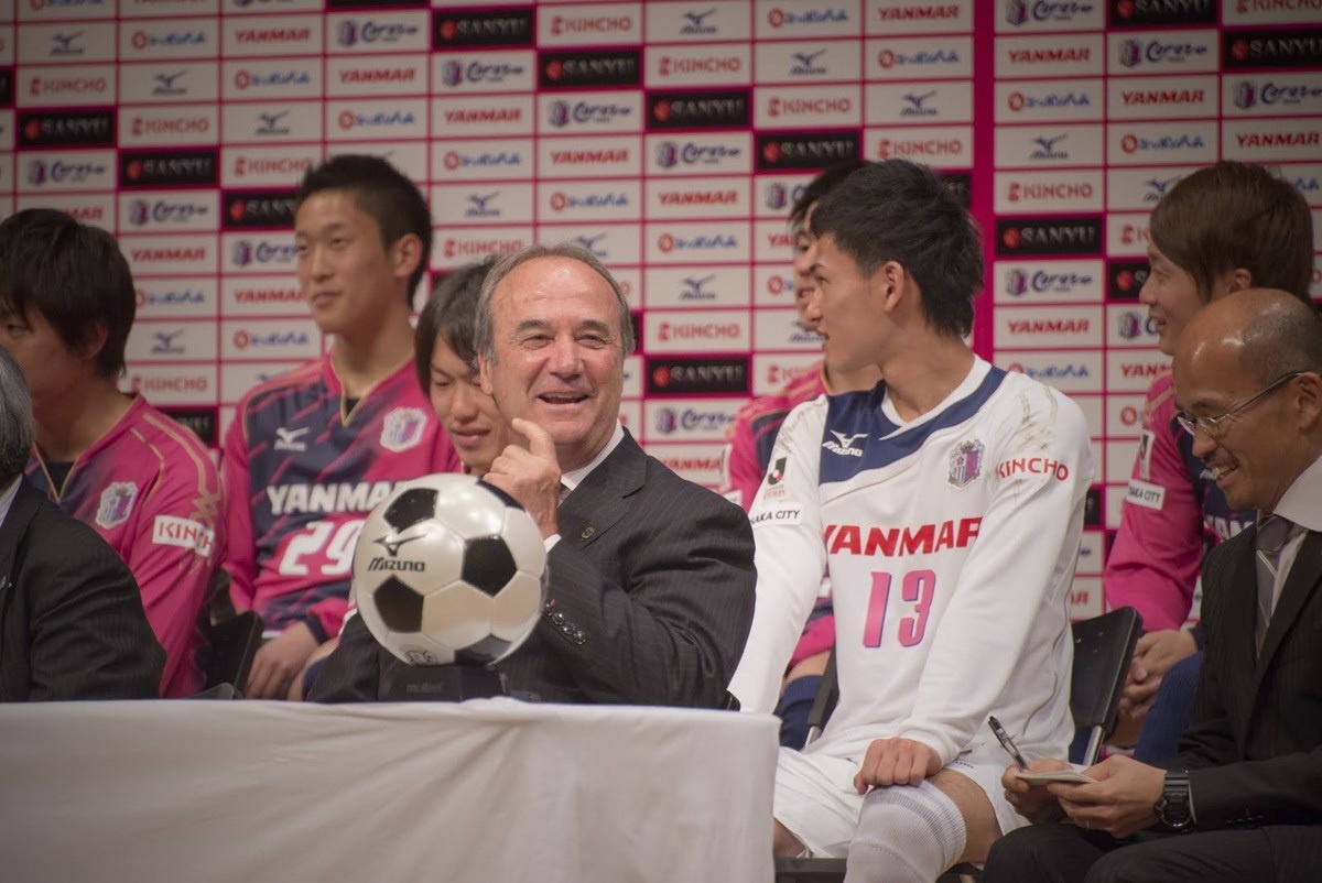 Van Lam Cerezo Osaka Levir Culpi anh 1