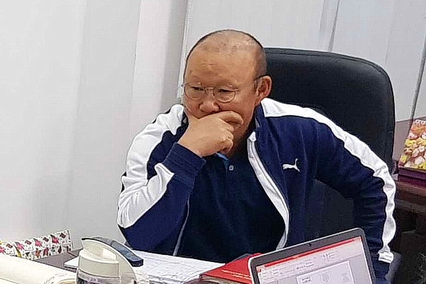 HLV Park muon tuyen Viet Nam lam quen voi thoi tiet UAE hinh anh