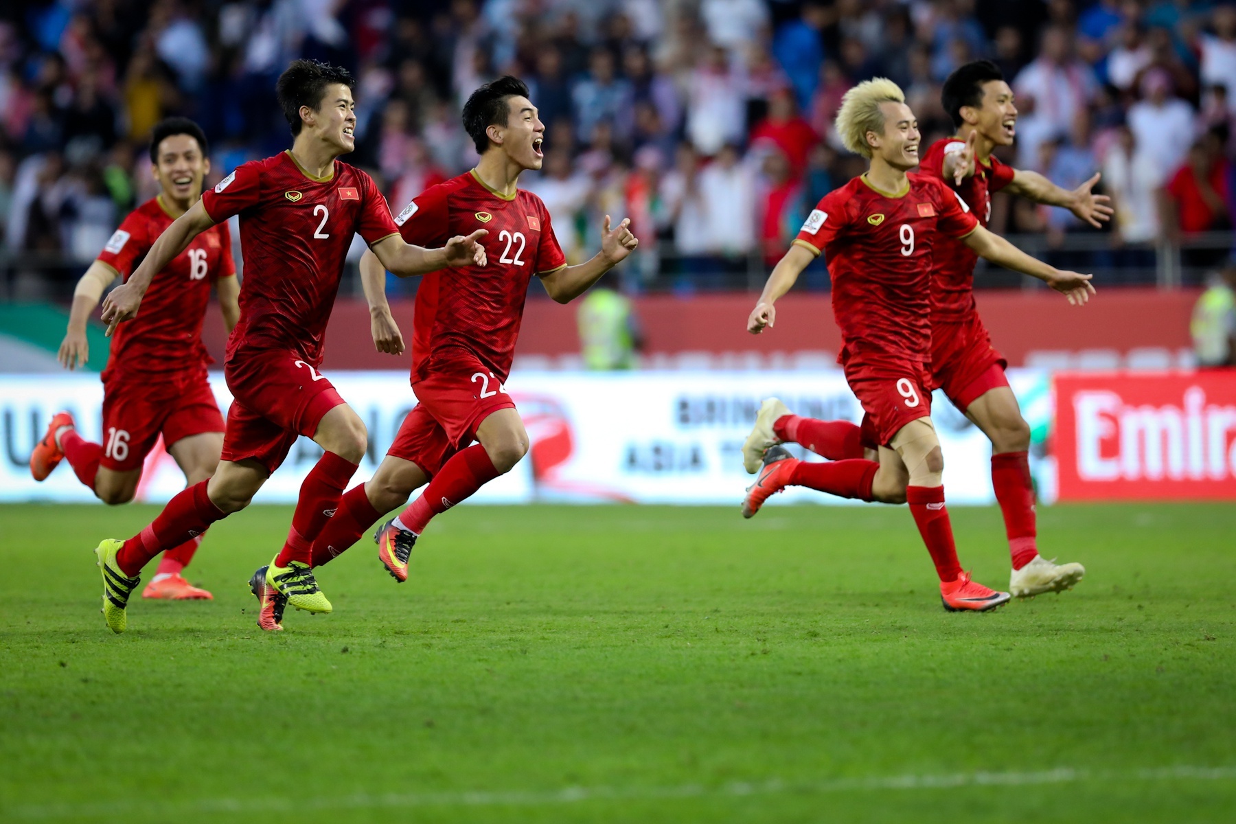 UAE Tuyen Viet Nam anh 1