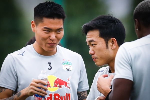 Xuan Truong lam lanh voi ngoai binh Han Quoc hinh anh