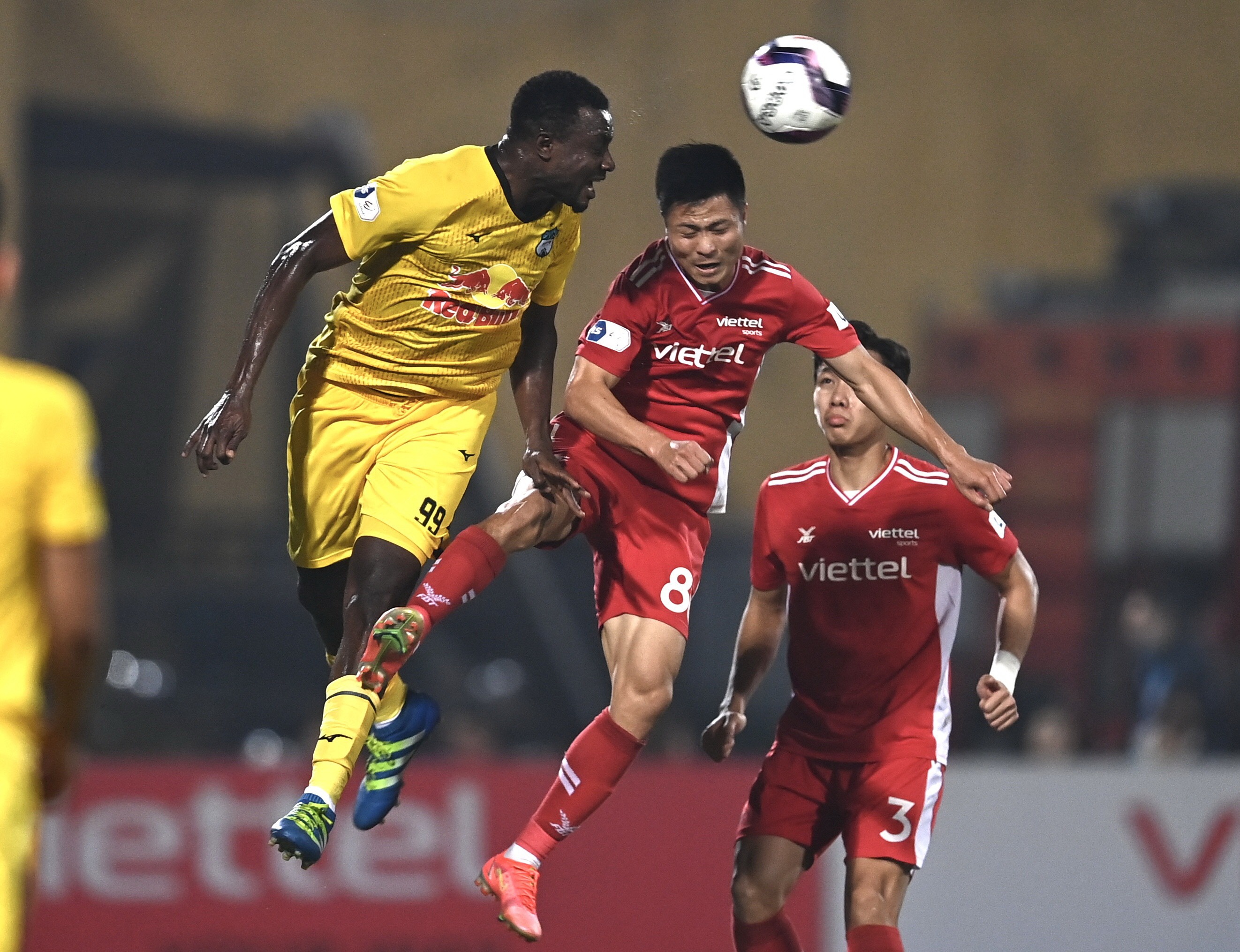 HAGL Kiatisuk Cong Phuong anh 1