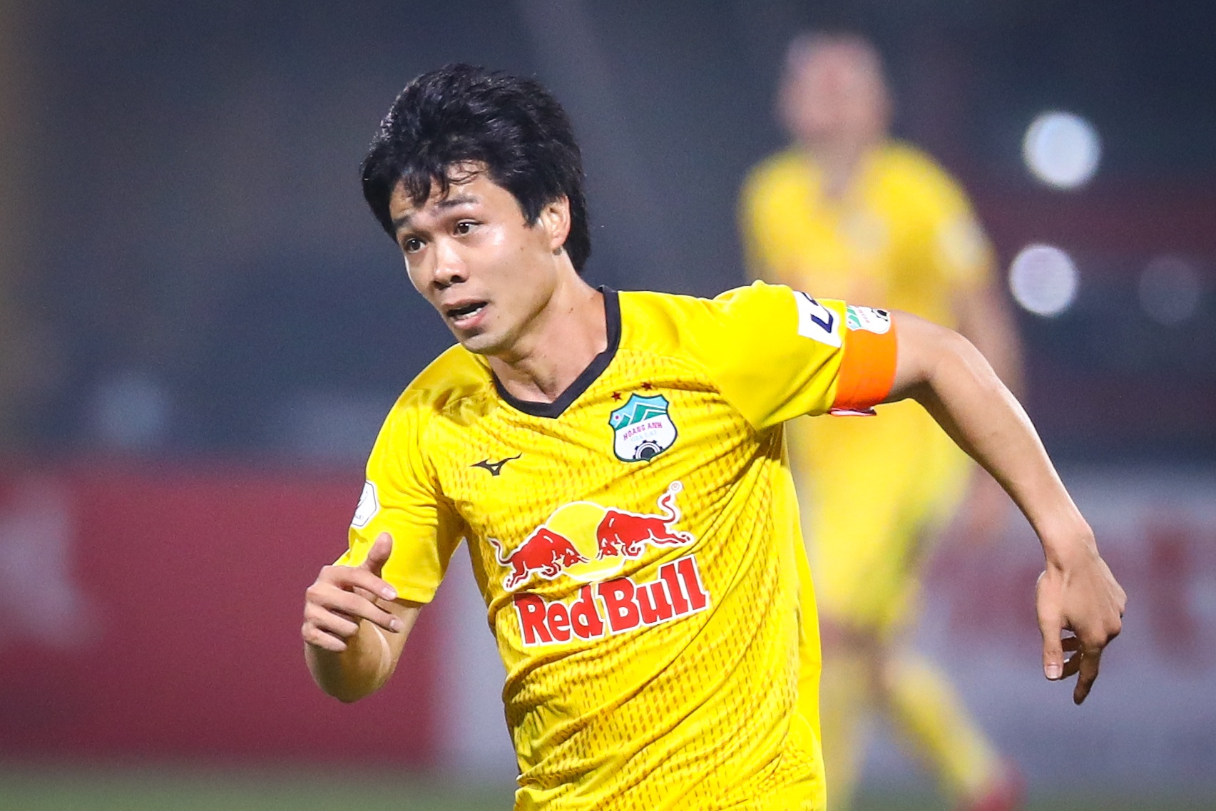 Cong Phuong HAGL anh 10