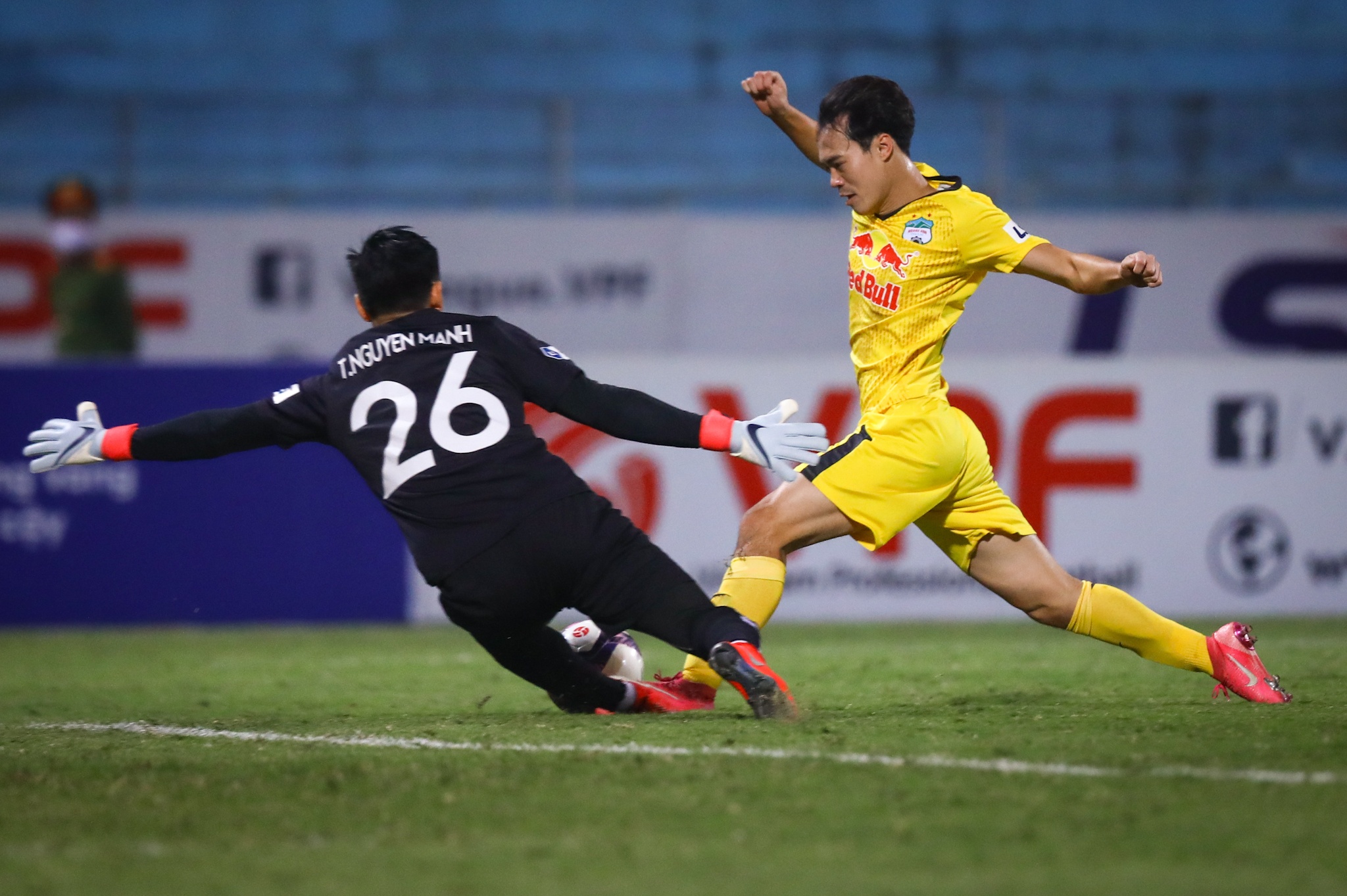 Cong Phuong HAGL anh 2