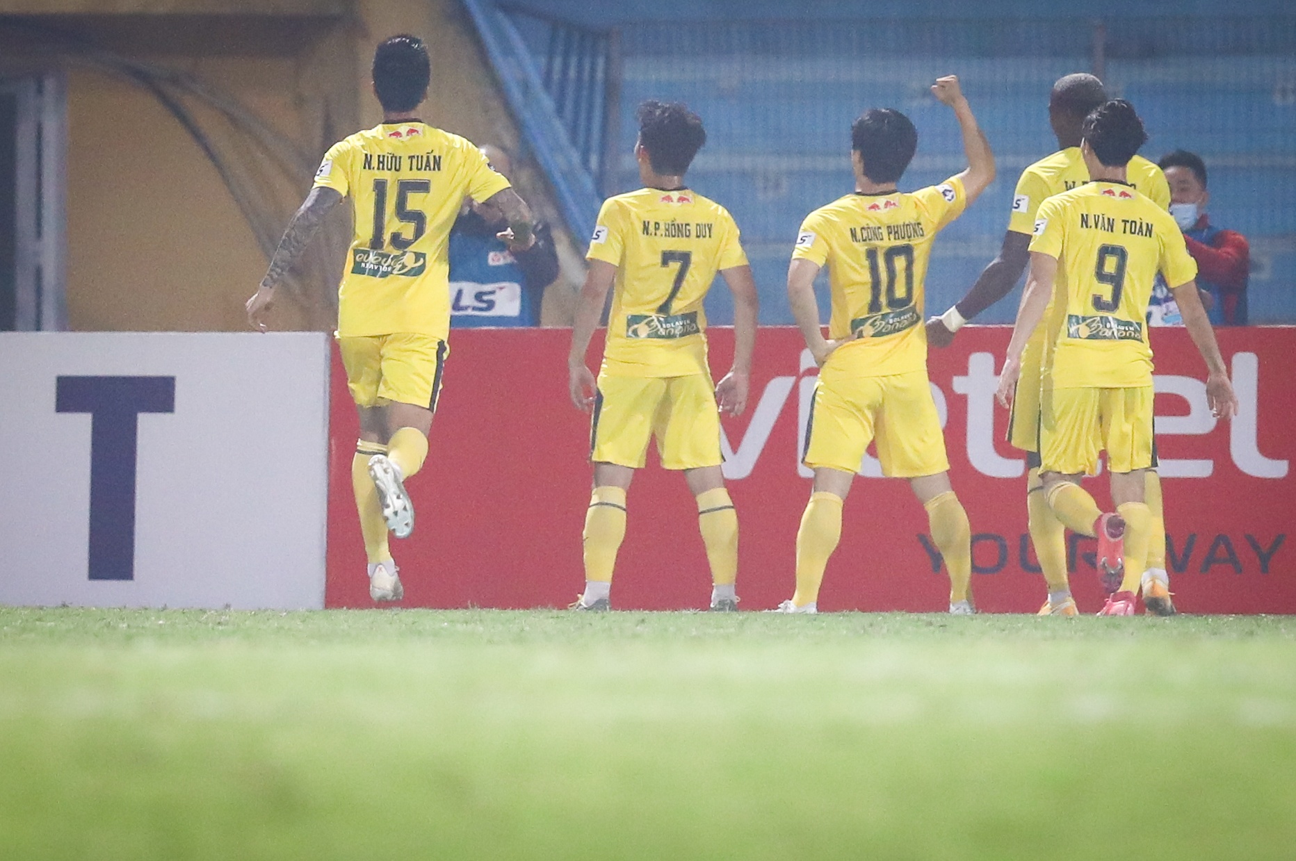 Cong Phuong HAGL anh 4