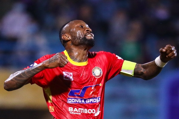 Hoang Vu Samson bi chuyen xuong doi du bi het mua giai hinh anh