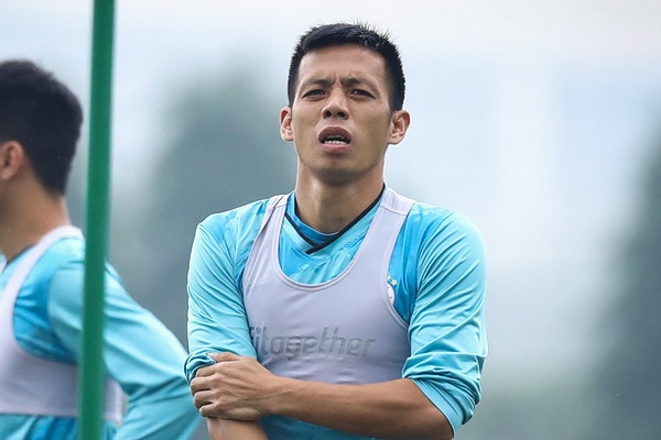 Van Quyet bi CLB Ha Noi nhac nho sau an ky luat hinh anh