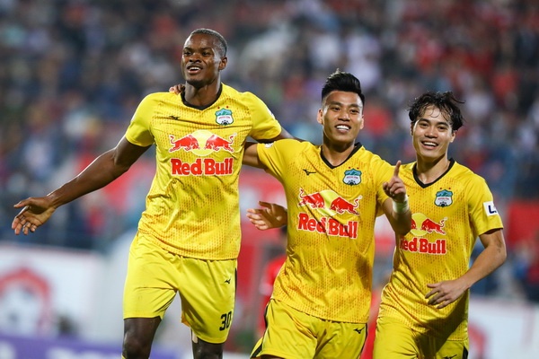 HAGL va Kiatisuk hay nhat sau 6 vong V.League hinh anh