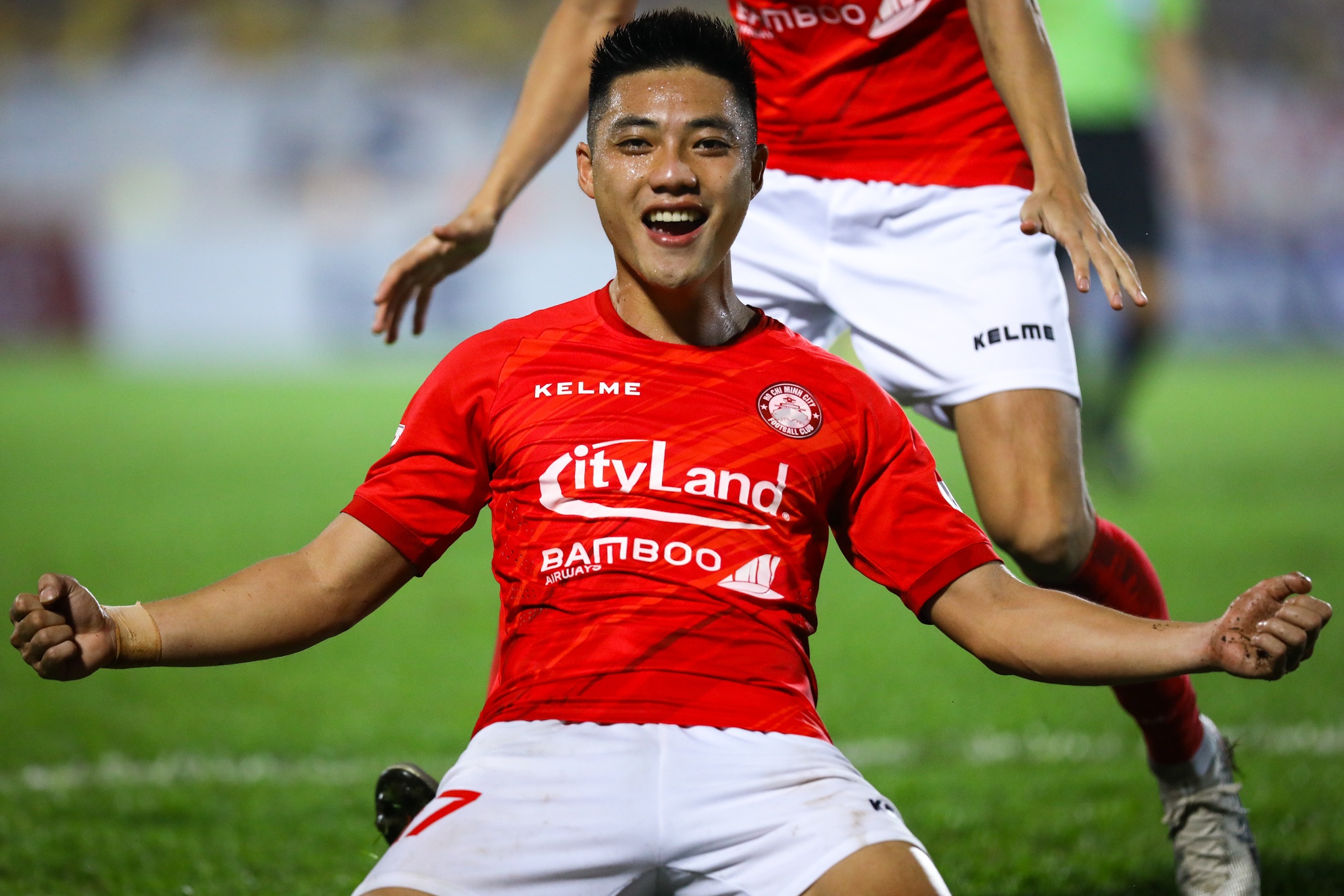 Lee Nguyen lap cu dup anh 4