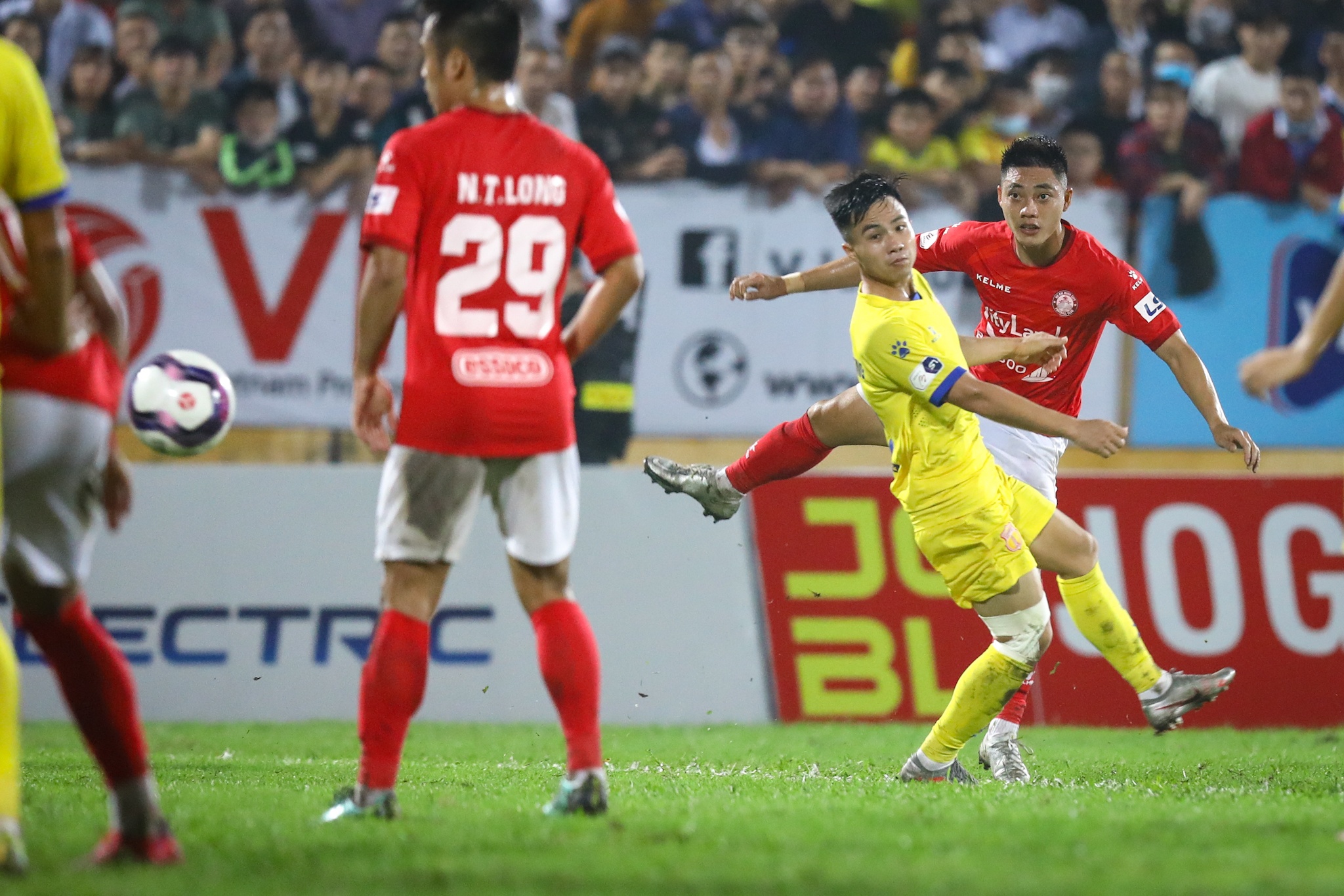 Ti Phong Lee Nguyen CLB TP.HCM anh 5