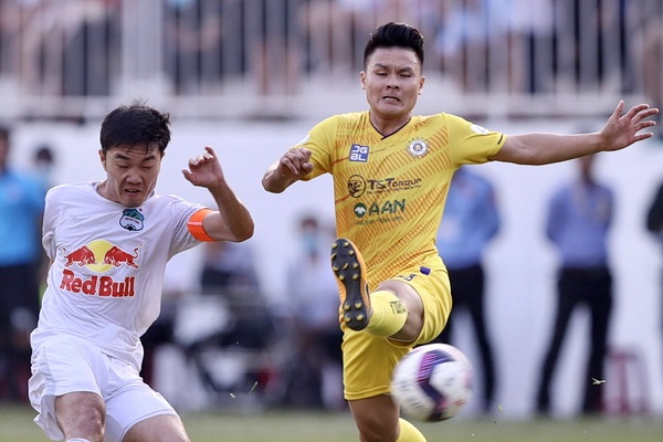 CLB Ha Noi duoi thoi HLV Han Quoc: Dua vo dich hay tru hang? hinh anh