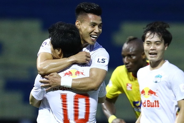 Kiatisuk: ‘HAGL khong quan tam toi doi ve nhi’ hinh anh