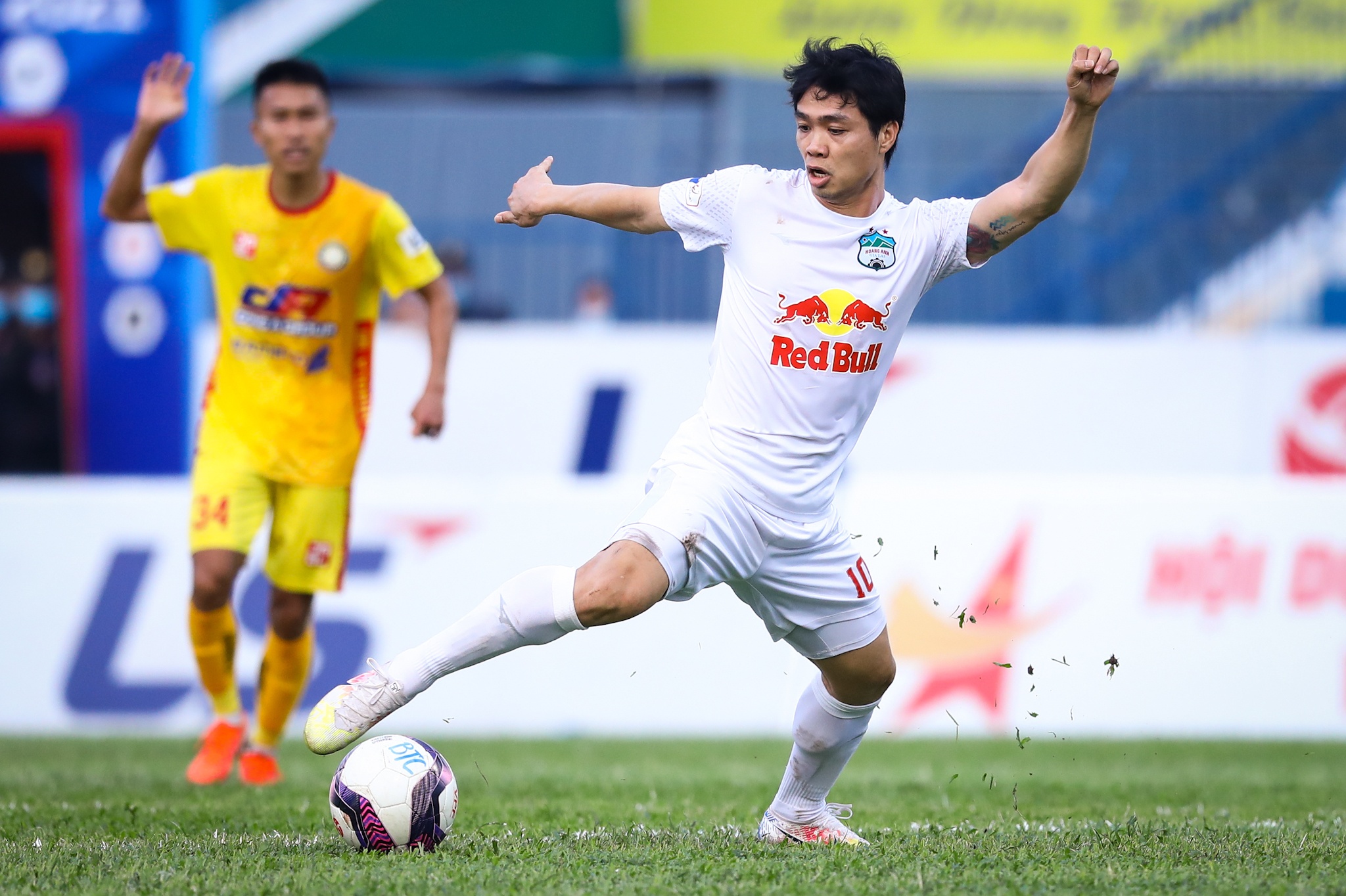 Cong Phuong HAGL anh 1