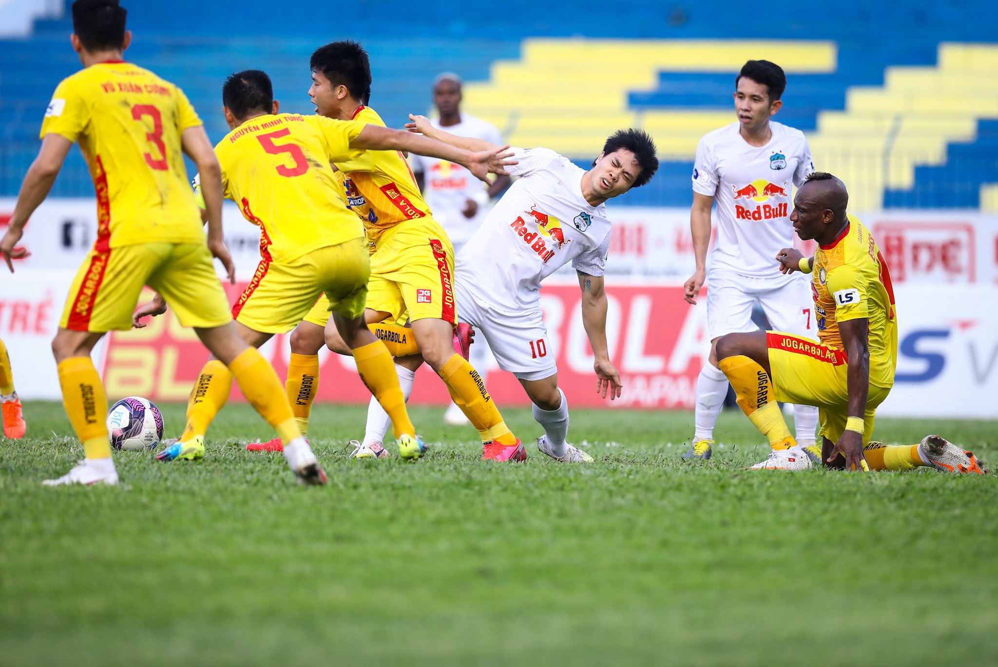 Cong Phuong HAGL anh 2