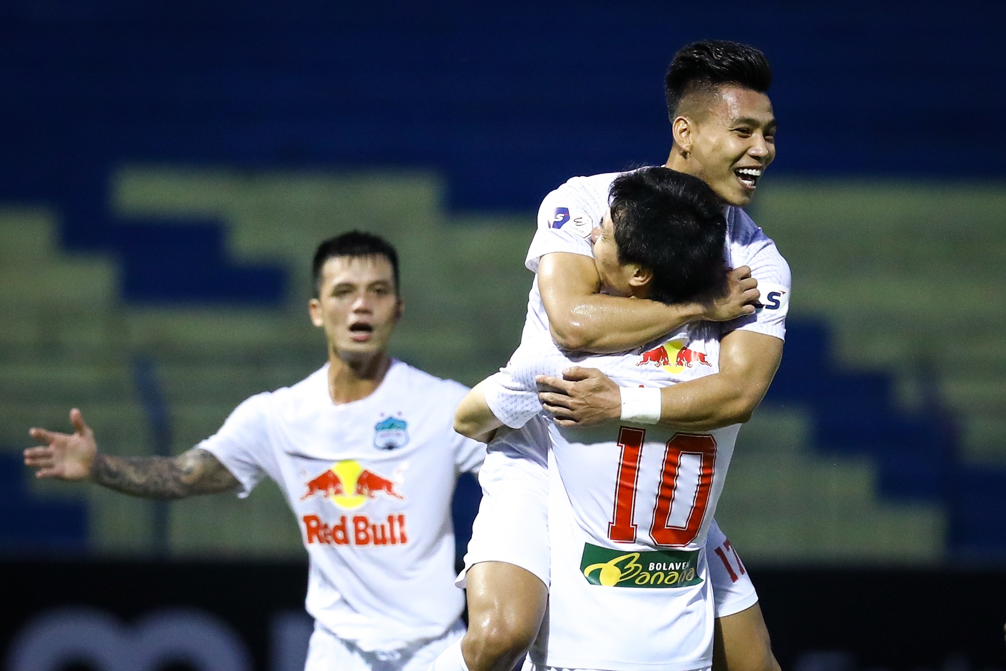 Cong Phuong HAGL anh 5