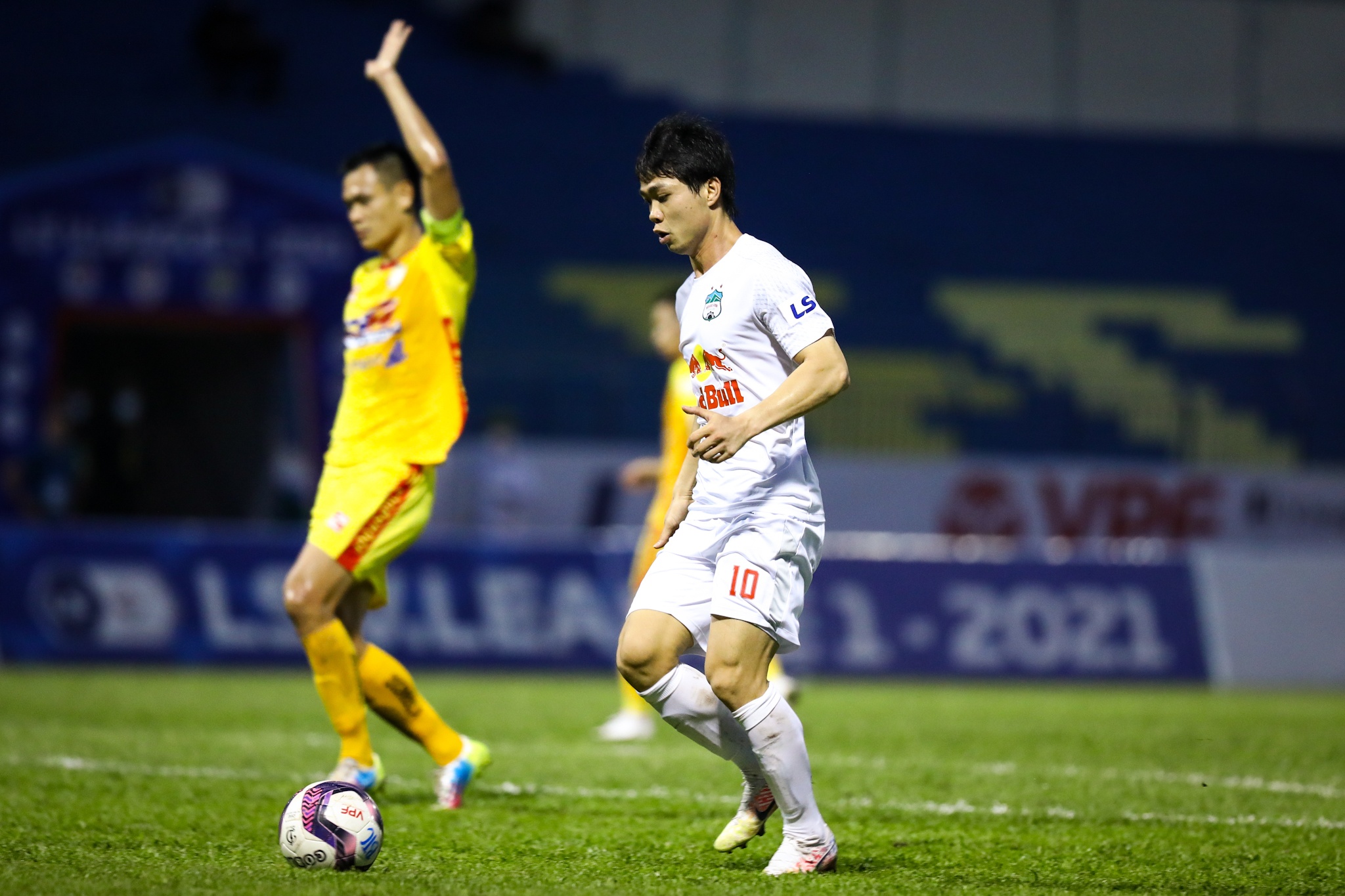 Cong Phuong HAGL anh 6