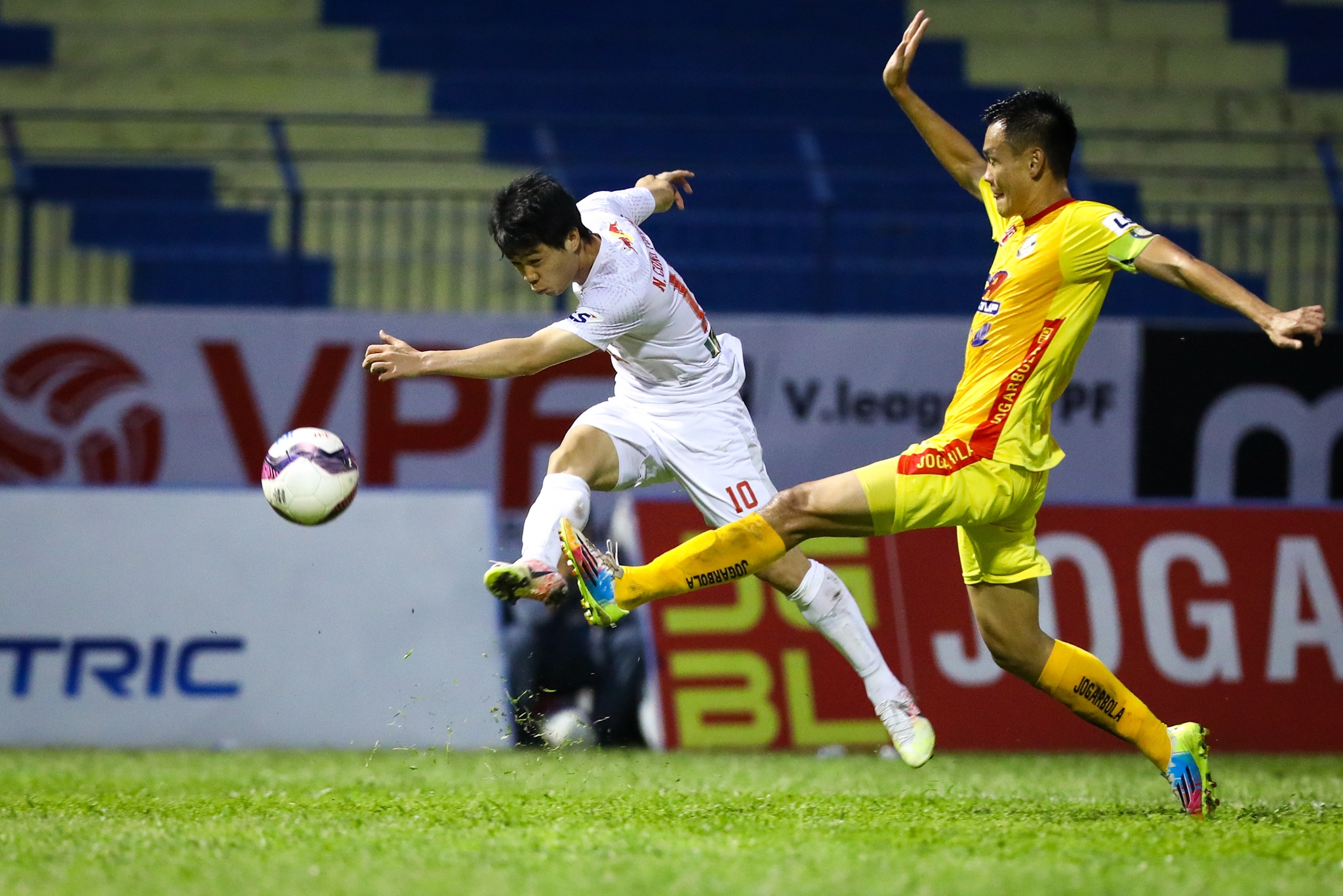 Cong Phuong HAGL anh 8