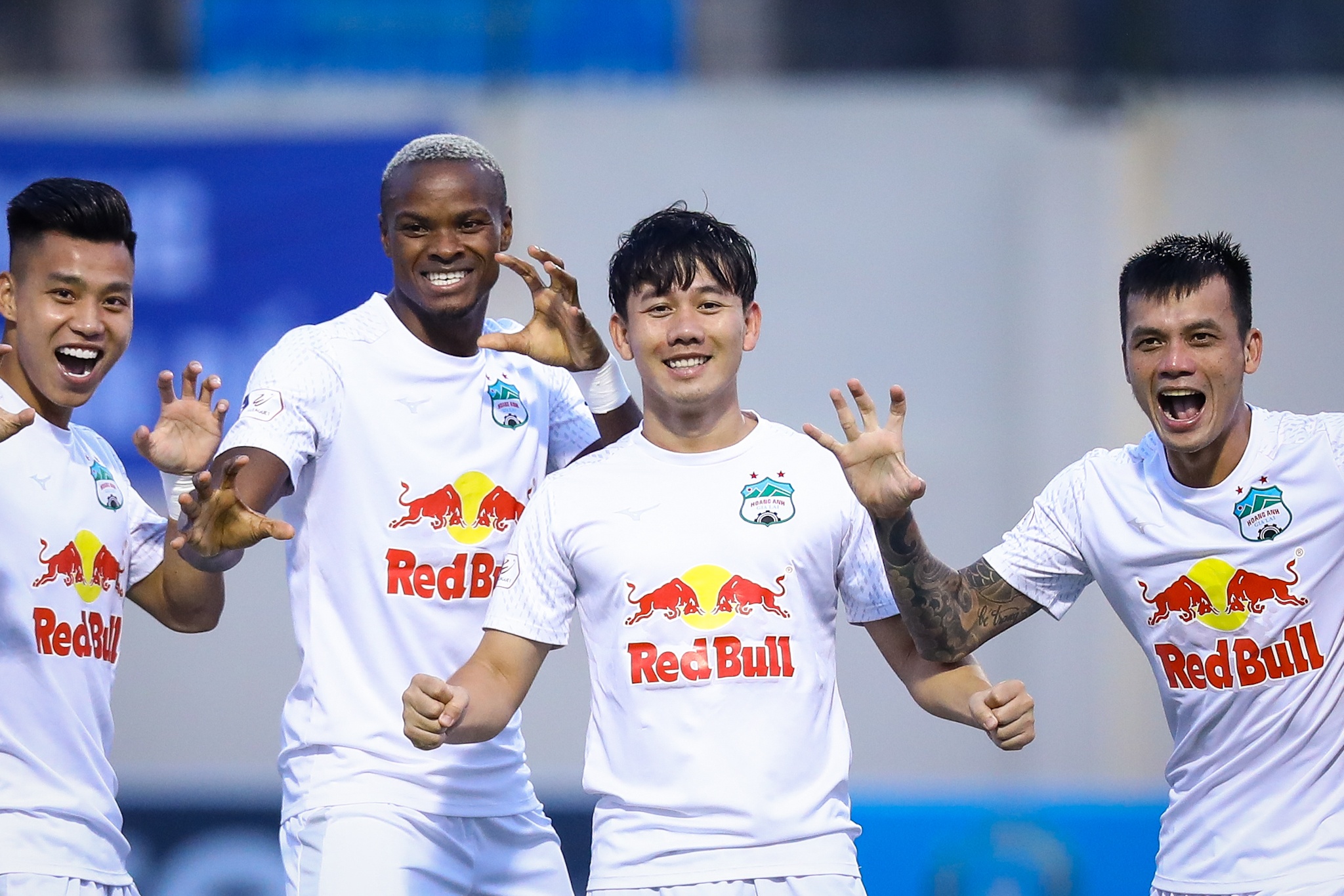 HAGL Cong Phuong Nam Dinh anh 1