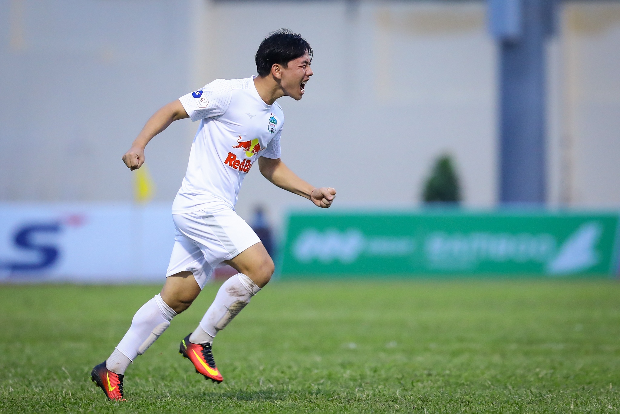 HAGL Cong Phuong Nam Dinh anh 4