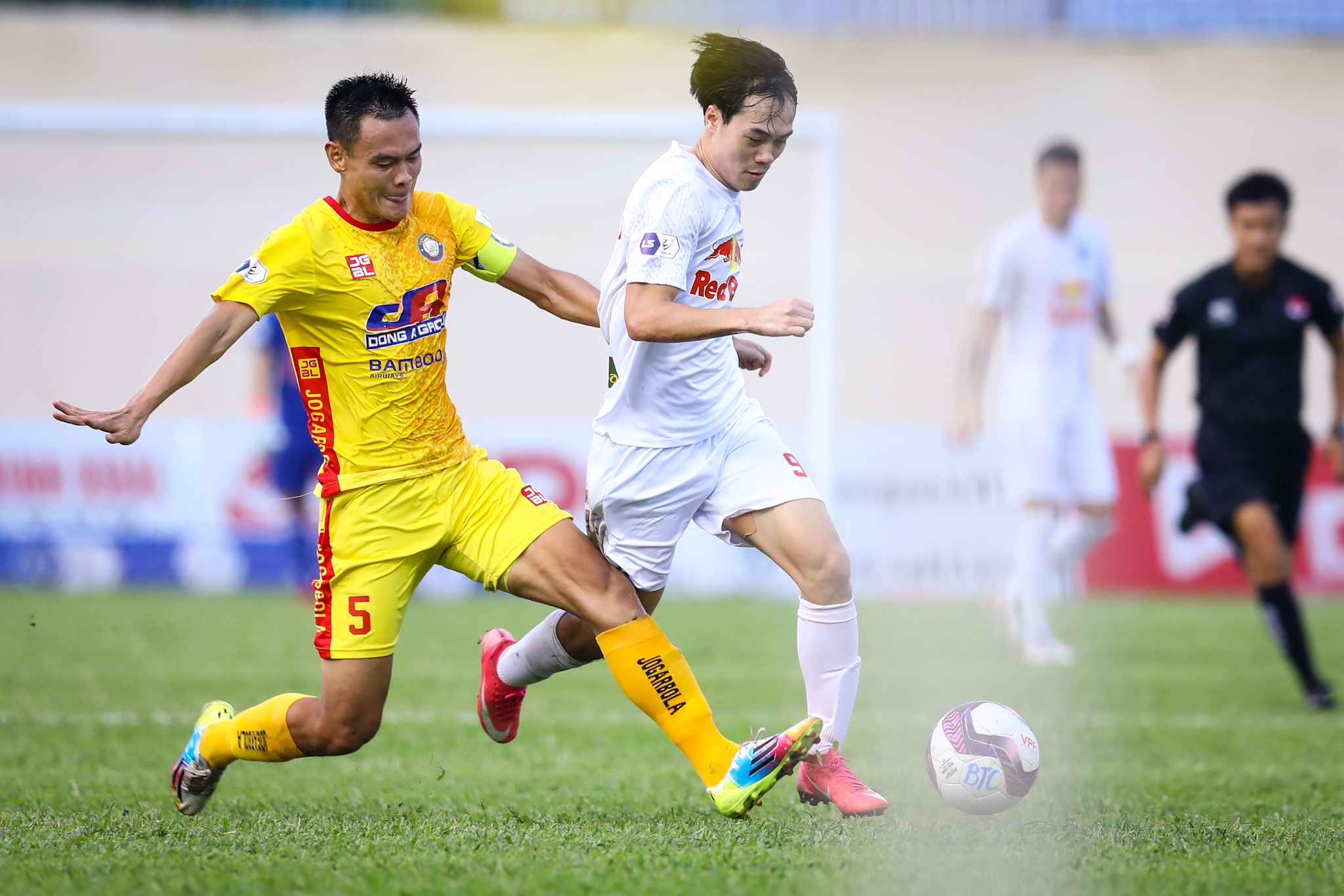 HAGL Cong Phuong Nam Dinh anh 2