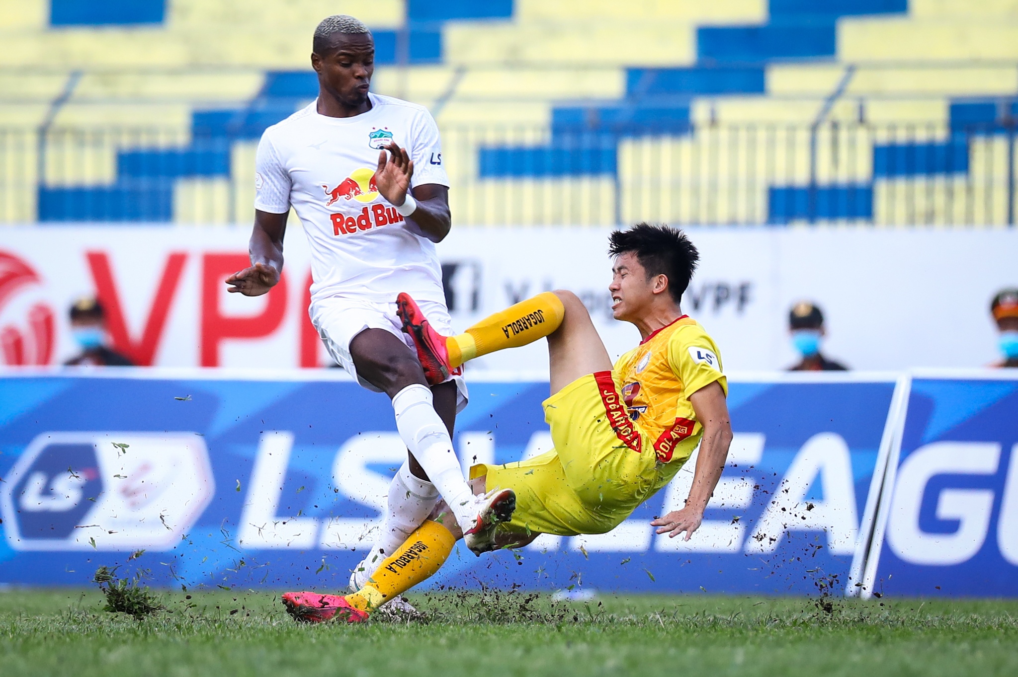 HAGL Cong Phuong Nam Dinh anh 6