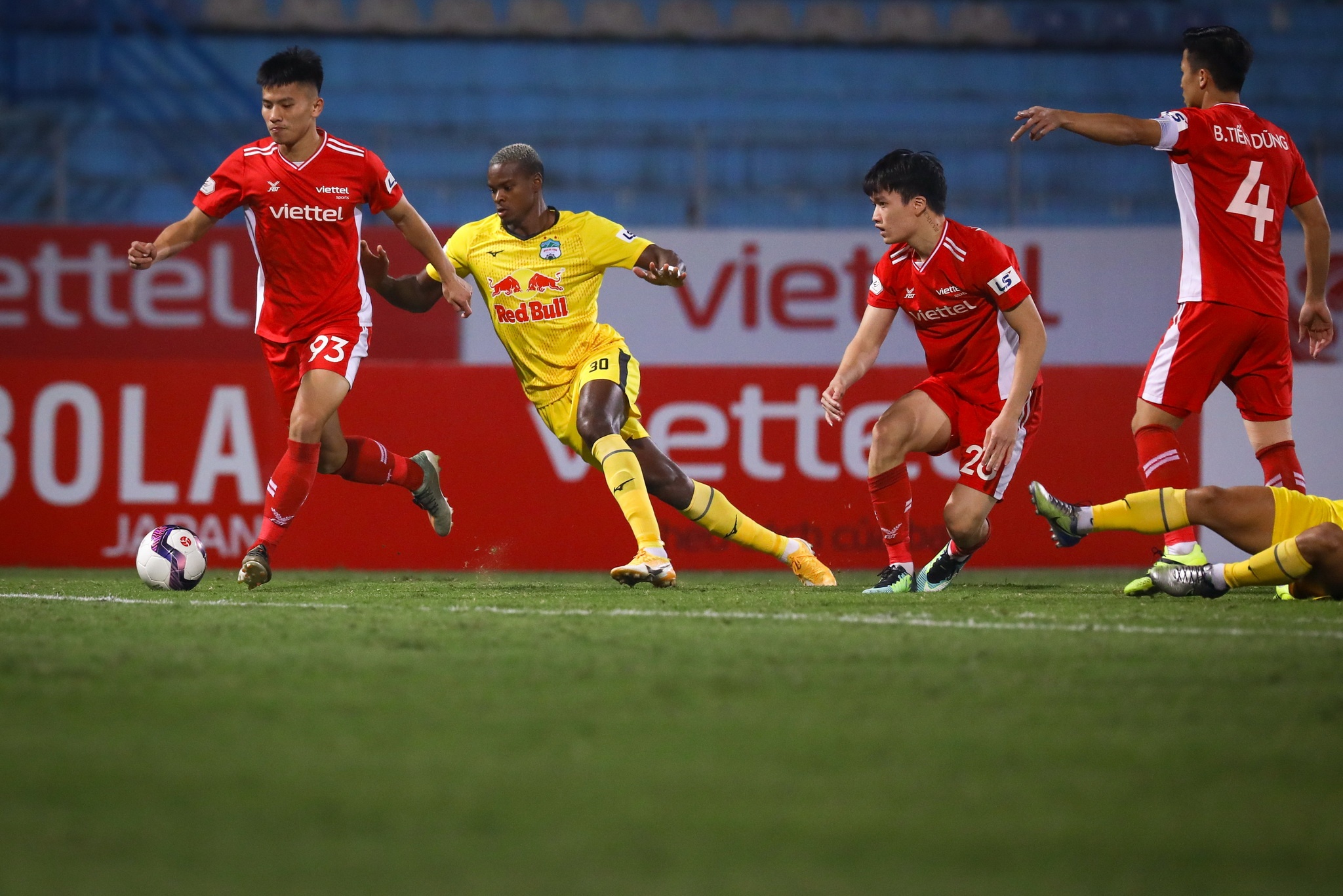 HAGL Cong Phuong anh 3