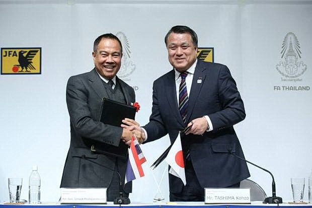 Tuyen Thai Lan Akira Nishino Tuyen Viet Nam anh 3