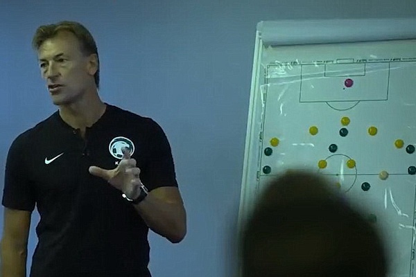 Sa ban chien thuat cua tuyen Saudi Arabia truoc tran gap Viet Nam hinh anh