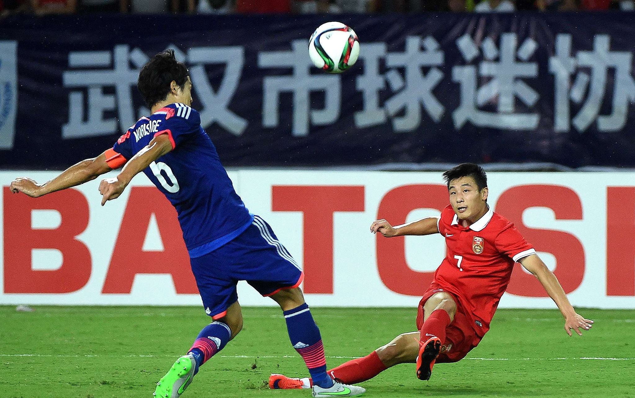 Wu Lei Tuyen Viet Nam Trung Quoc anh 3