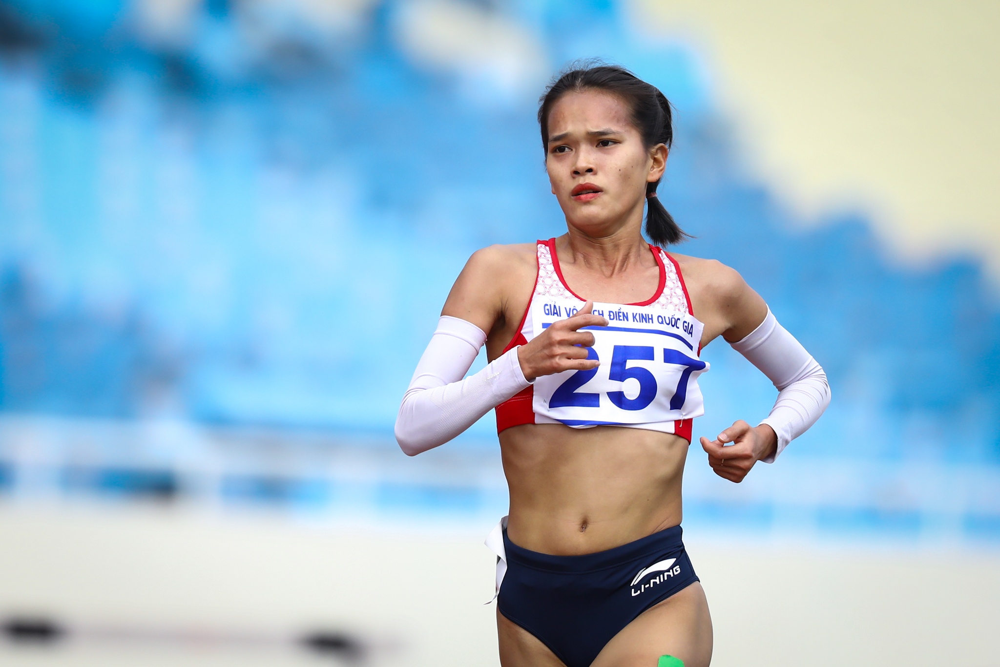 Dien kinh quoc gia 2021 Hong Le Nguyen Thi Oanh anh 3